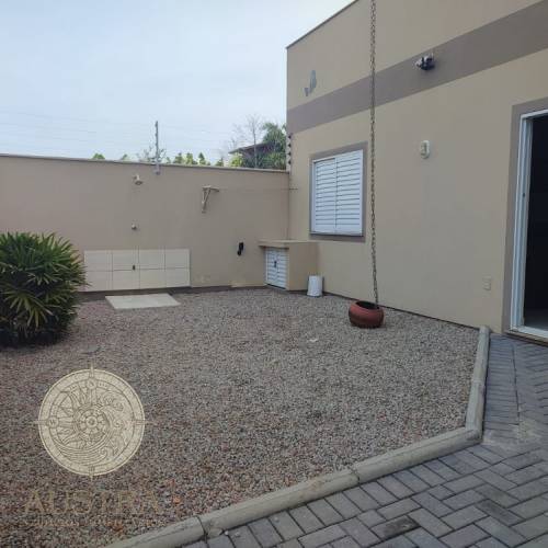 LOCADO - Sobrado no Mariscal (LOCADA)