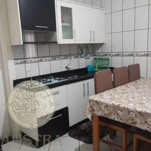 Casa com 03 dormitrios em Zimbros
