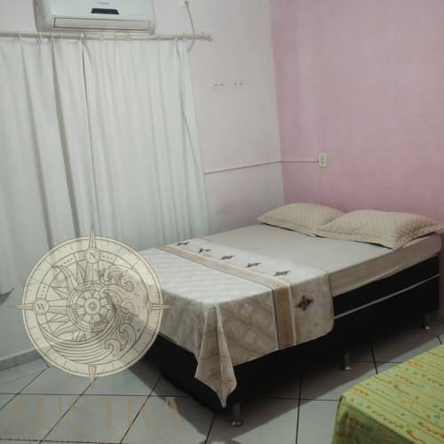 Casa com 03 dormitrios em Zimbros