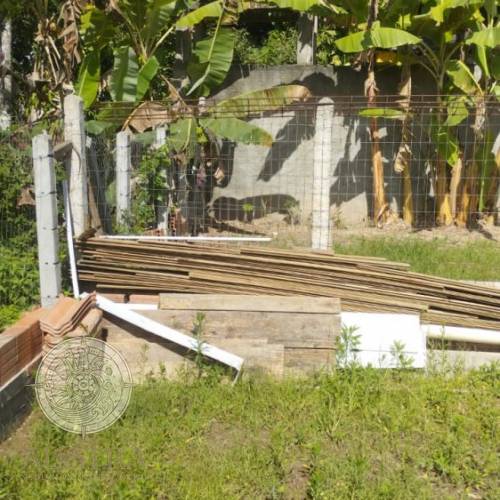 Casa de madeira de 01 dormit�rio