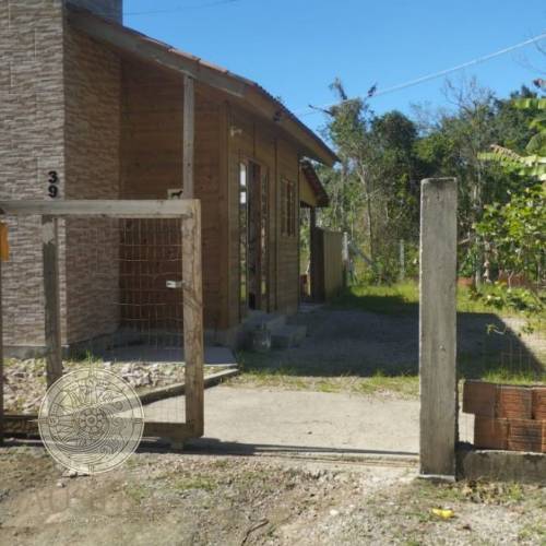 Casa de madeira de 01 dormit�rio