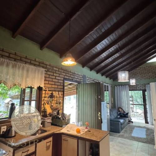 Ampla residncia no Mariscal