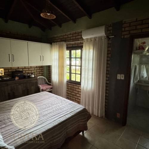 Ampla residncia no Mariscal