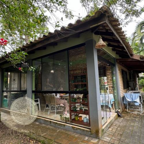 Ampla residncia no Mariscal