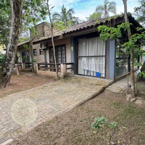 Ampla residncia no Mariscal