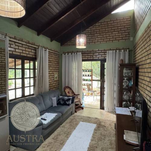 Ampla residncia no Mariscal