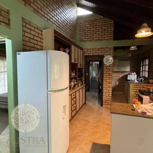 Ampla residncia no Mariscal