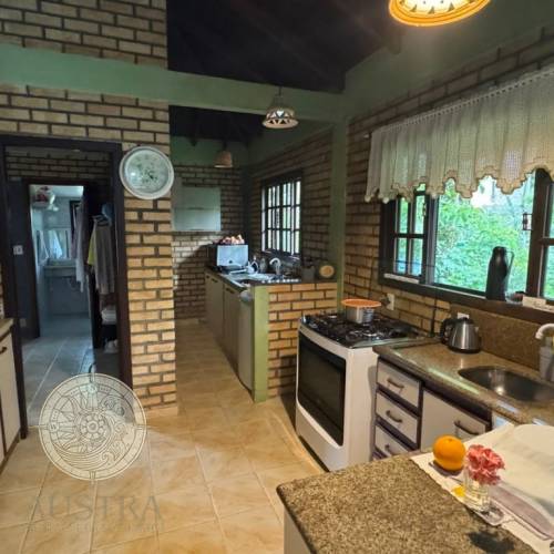 Ampla residncia no Mariscal