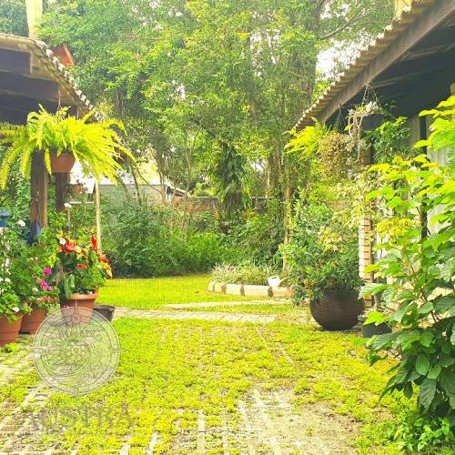 Ampla residncia no Mariscal