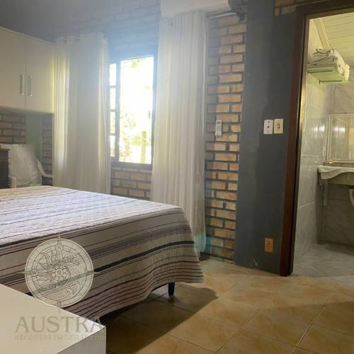 Ampla residncia no Mariscal