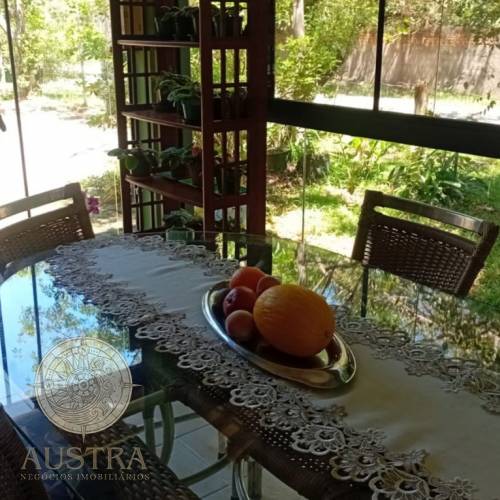 Ampla residncia no Mariscal