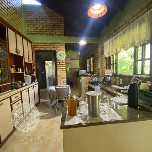 Ampla residncia no Mariscal