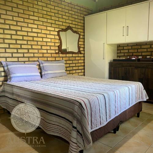 Ampla residncia no Mariscal