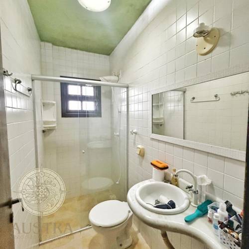 Ampla residncia no Mariscal