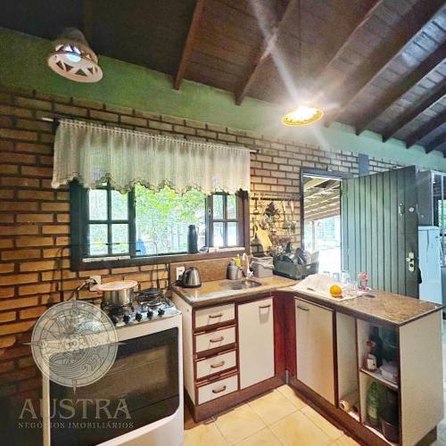 Ampla residncia no Mariscal