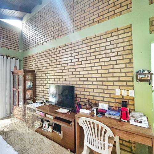 Ampla residncia no Mariscal