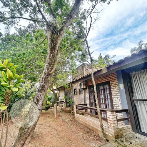 Ampla residncia no Mariscal