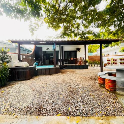 CASA T�RREA COM PISCINA E CHURRASQUEIRA