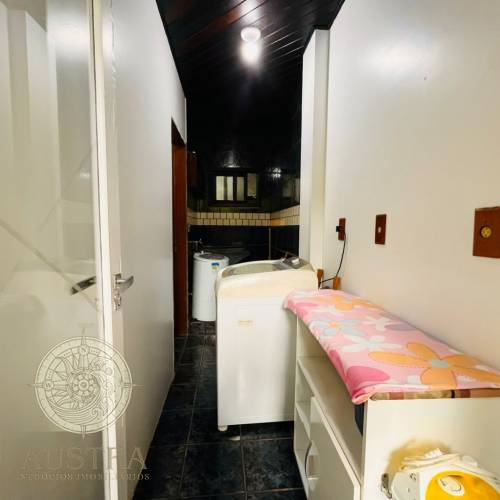 CASA T�RREA COM PISCINA E CHURRASQUEIRA
