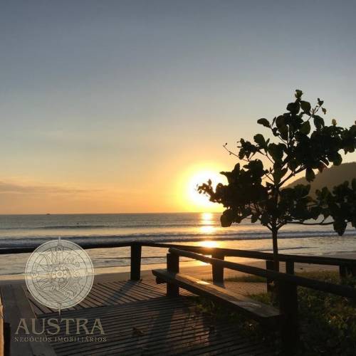 Casa frente mar na praia da Concei��o