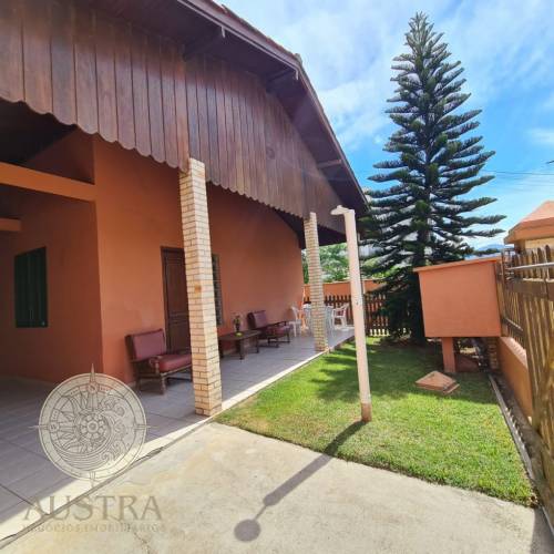 Ampla resid�ncia no Canto Grande