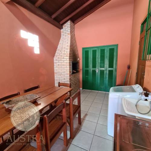Ampla resid�ncia no Canto Grande
