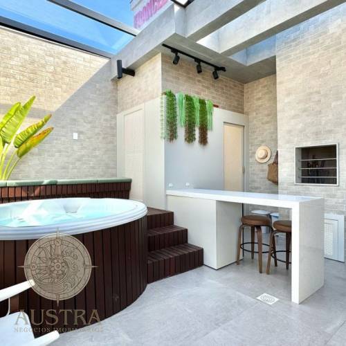 Apartamento com jacuzzi e vista para o mar