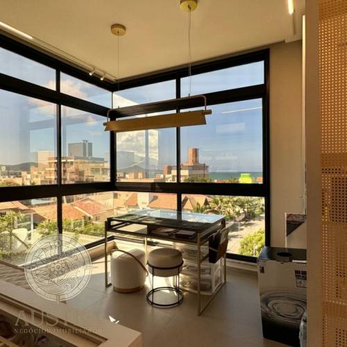 Apartamento com jacuzzi e vista para o mar