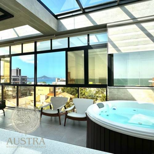 Apartamento com jacuzzi e vista para o mar