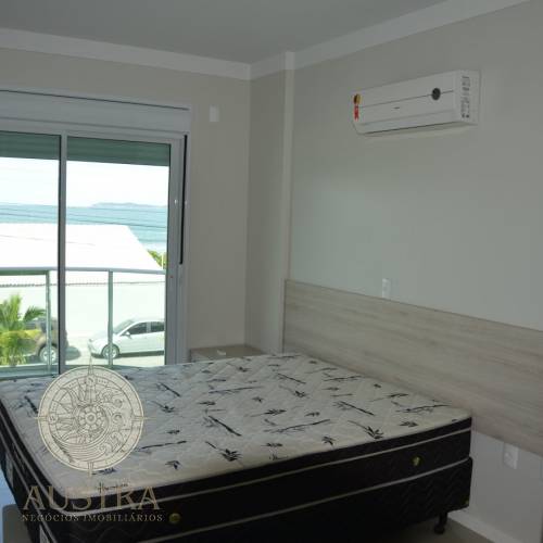 Apartamento com 02 su�tes 