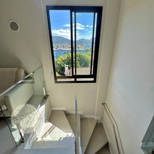 Cobertura duplex com vista para o mar