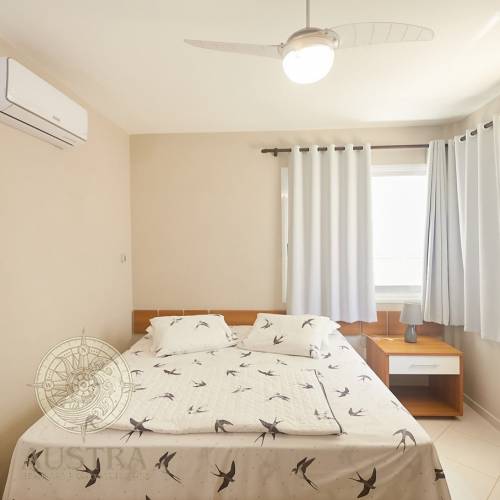 Casa ampla com piscina, 6 dormit�rios e a 50m da p