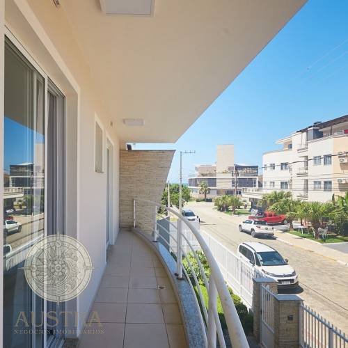 Casa ampla com piscina, 6 dormit�rios e a 50m da p
