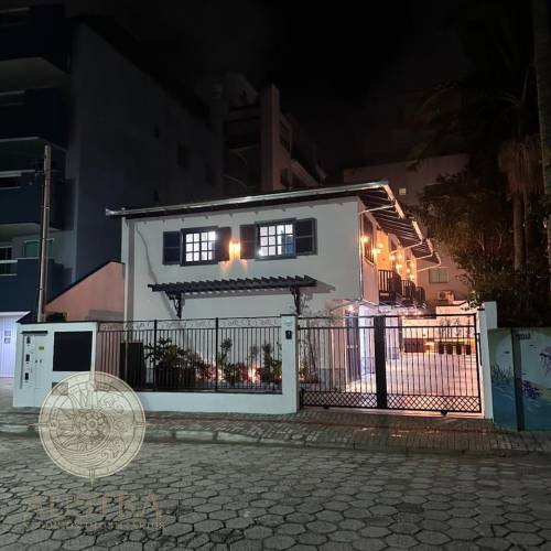 Sobrado em Bombas