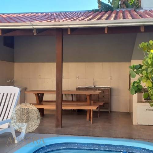 Casa com piscina para loca��o anual  (LOCADA)