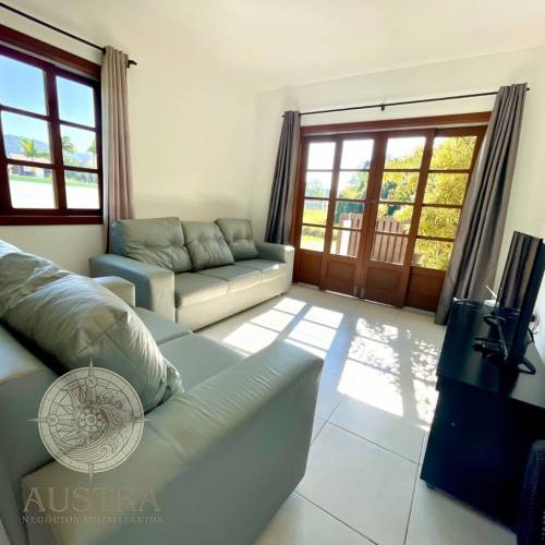 Casa com piscina para loca��o anual  (LOCADA)