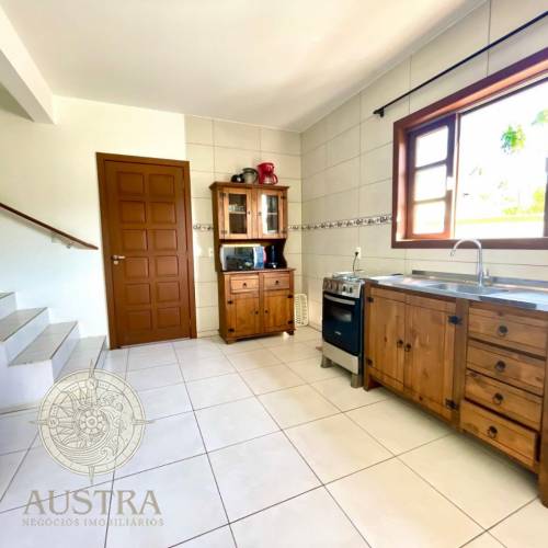 Casa com piscina para loca��o anual  (LOCADA)