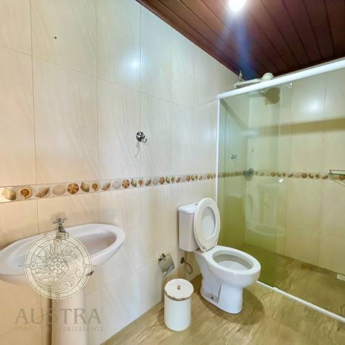 Casa com piscina para loca��o anual  (LOCADA)