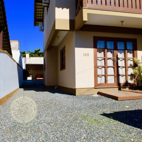 Casa com piscina para loca��o anual (LOCADA)