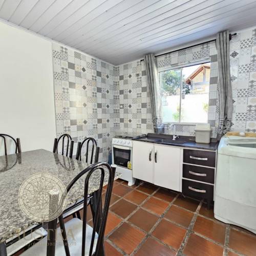 Casa com piscina  (LOCADA)