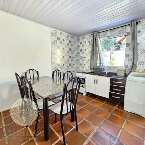Casa com piscina  (LOCADA)