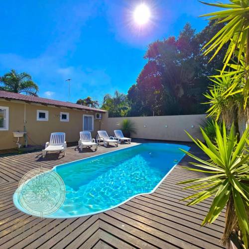 Casa com piscina  (LOCADA)