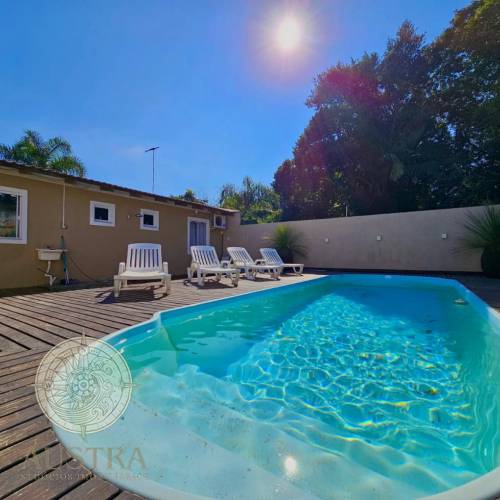 Casa com piscina  (LOCADA)