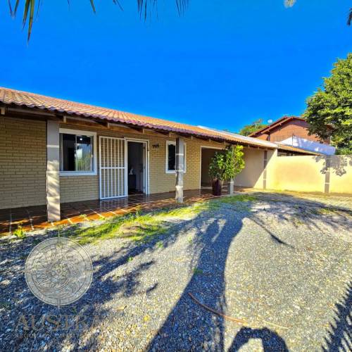 Casa com piscina  (LOCADA)