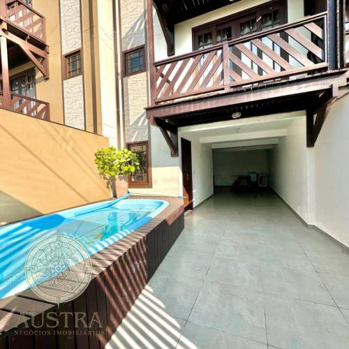 Sobrado com piscina
