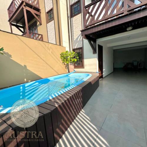 Sobrado com piscina