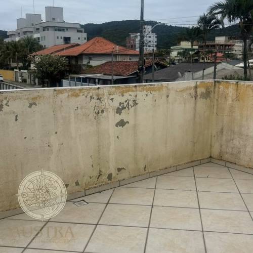 Sobrado em Bombas