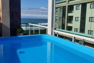 Cobertura com piscina