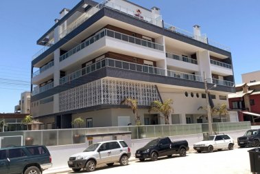 Apartamento garden quadra do mar