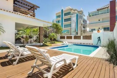 Linda casa com piscina a 60m do mar!